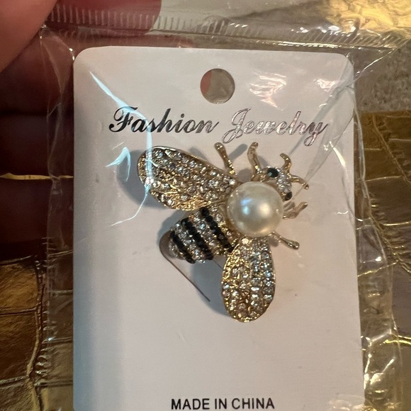 unbranded Jewelry - Gold and Silver Floral Brooch with Crystal Details